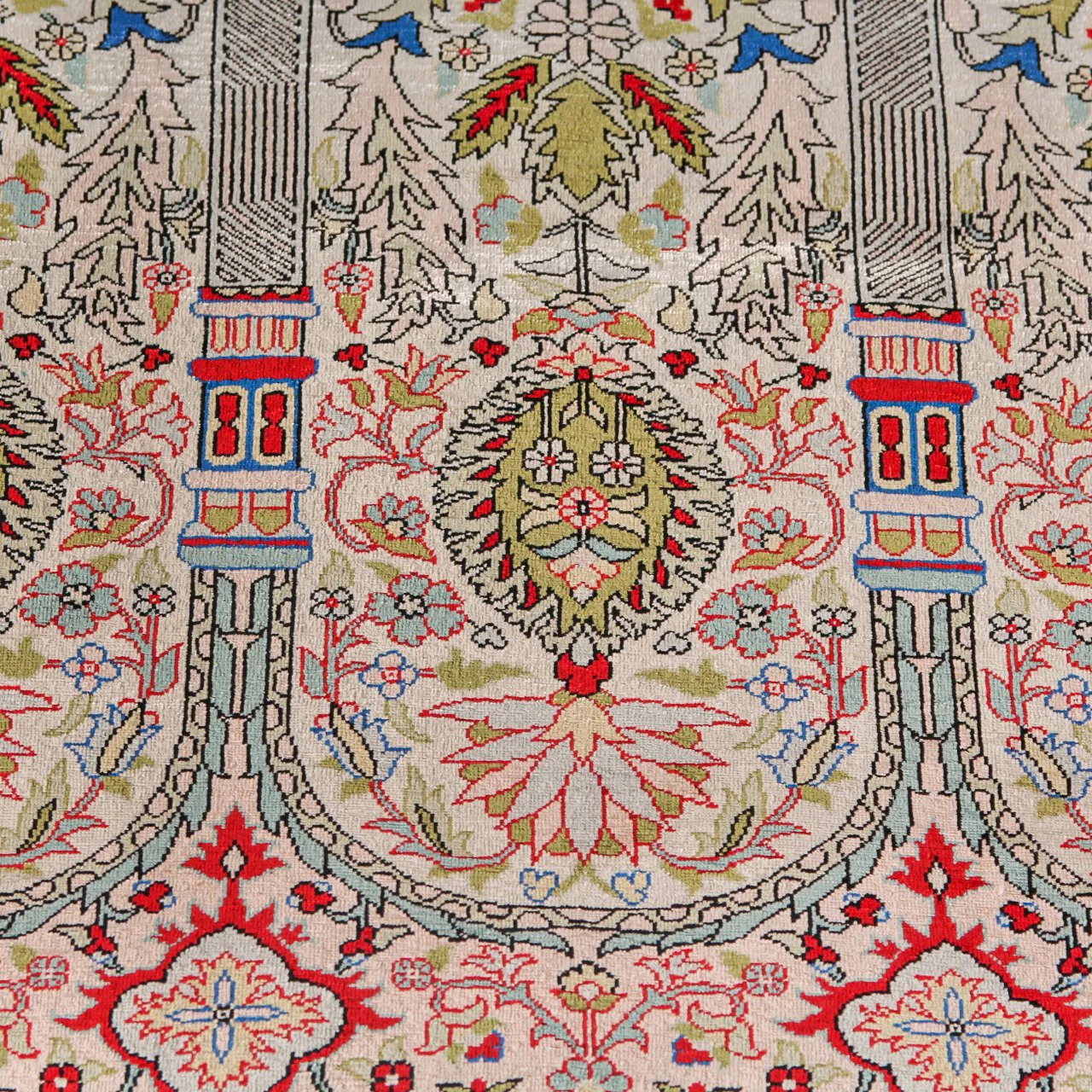 Handknotted Hereke Silk Carpet (2 ft 3 in x 3 ft) - Image 4