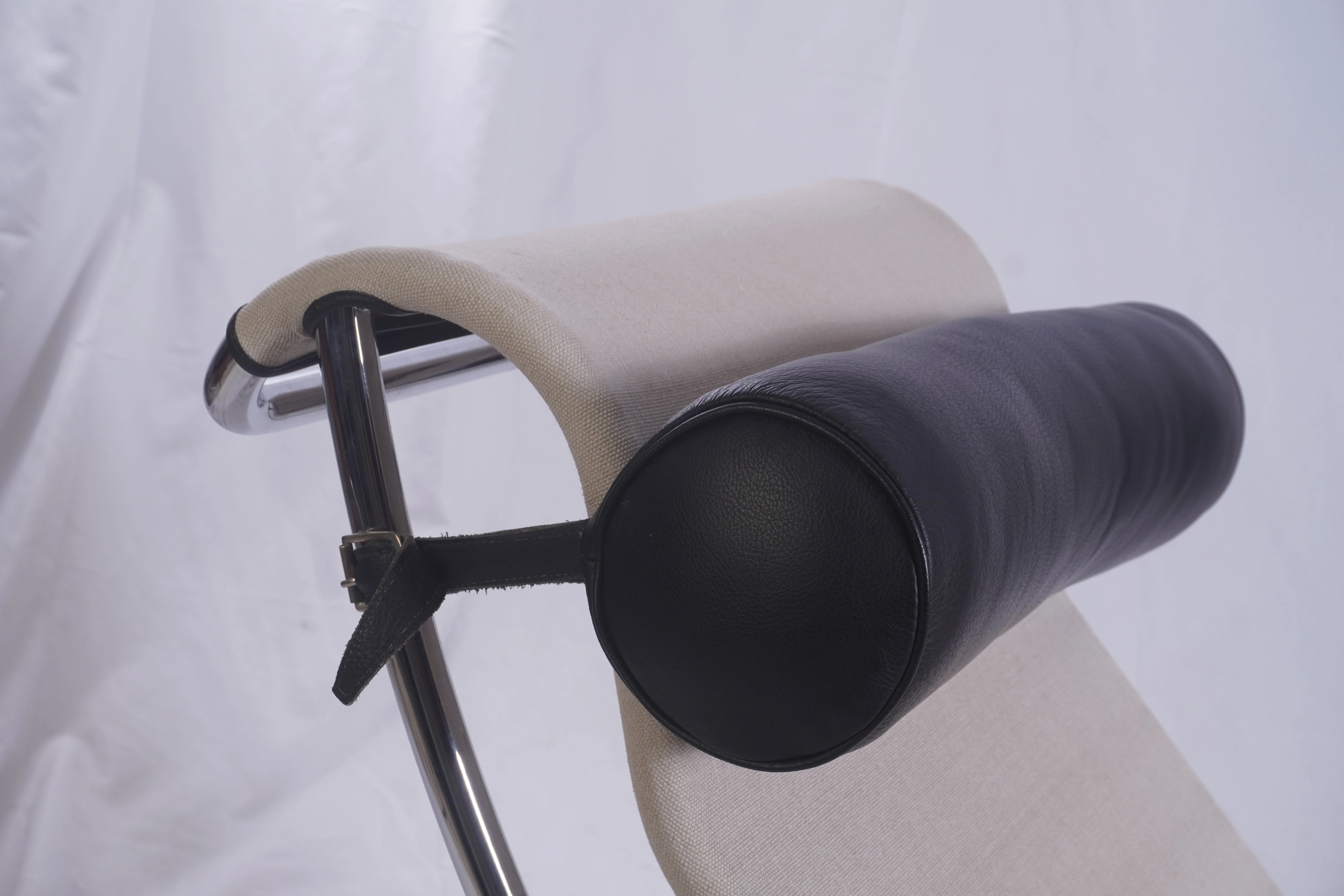 Le Corbusier, Pierre Jeanneret, Charlotte Perriand Chaise Longue B 306 by Cassina - Image 5
