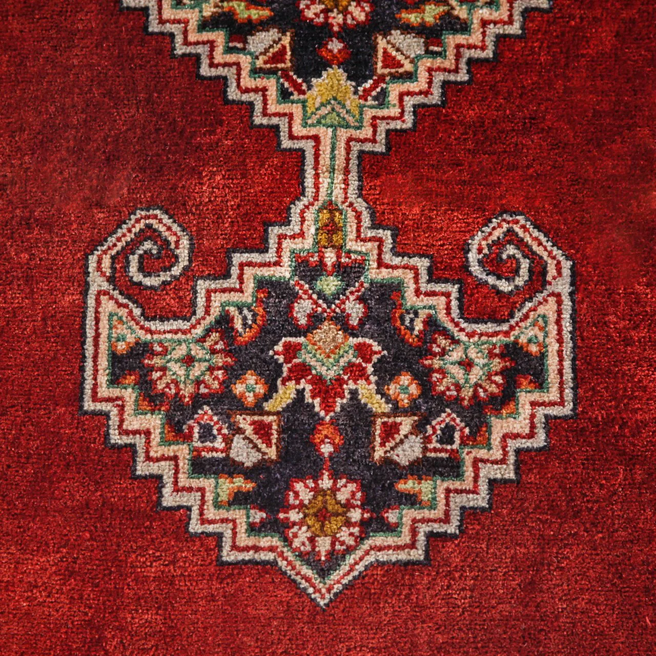 Vintage Farahan Silk Carpet  (3 ft 7 in x 5 ft 6 in) - Image 8