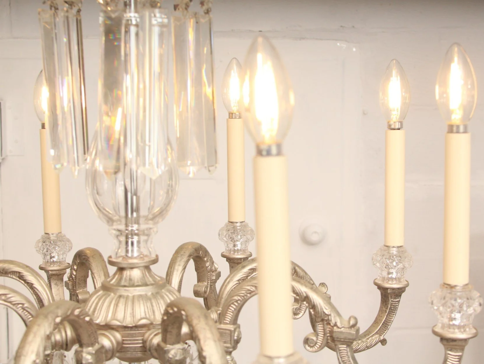 Vintage French Louis XV Silver Gilt Finish Chandelier c1980s - Image 6