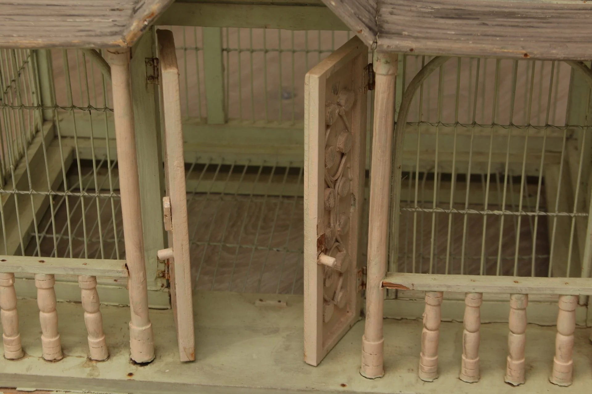 Vintage Gabled Wood & Metal Architectural Birdhouse c1950s - Image 3