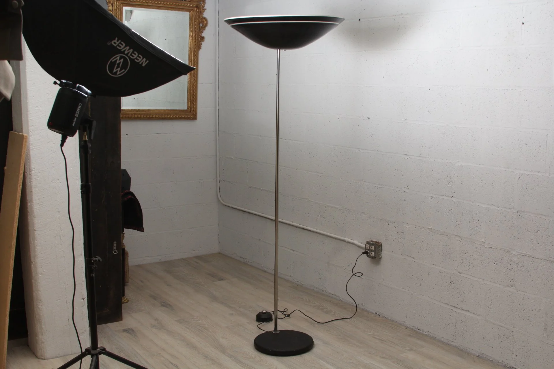 Vintage Italian Leucos MCM Glass Metal Torchiere Floor Lamp - Image 5