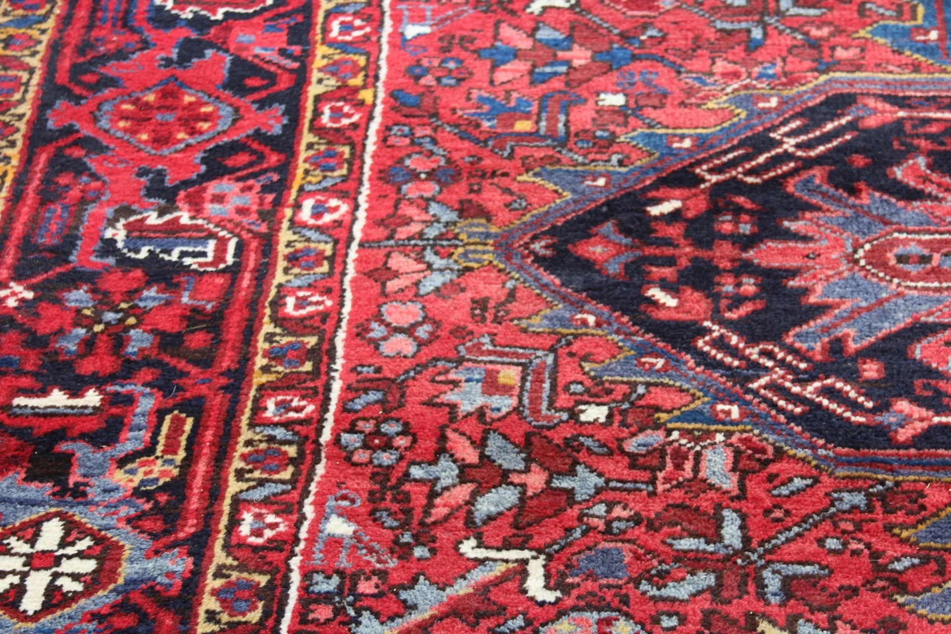 Vintage Persian Heriz in Geometric Pattern (8 ft 1 in x 11 ft 3in) - Image 6