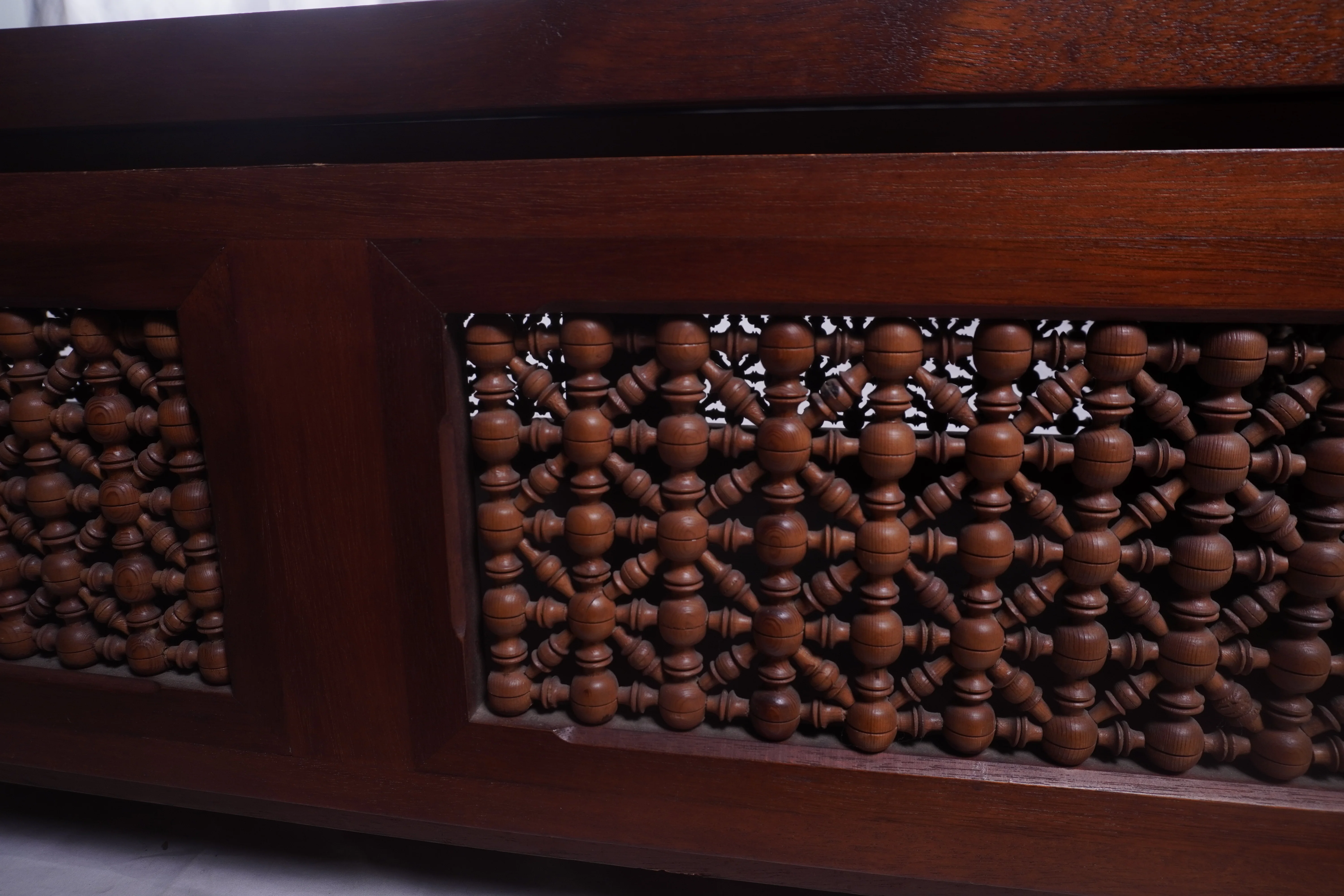 Vintage Handcarved Asian Trunk Bench - Image 7